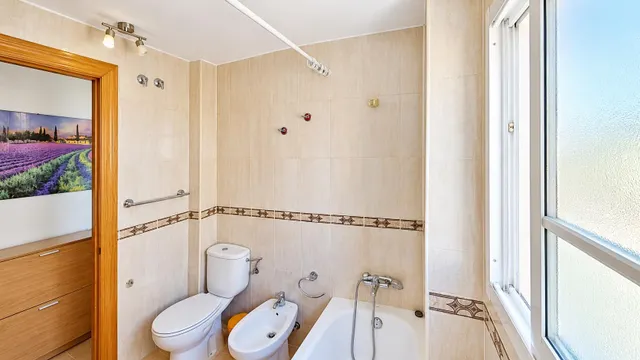 Bonito piso exterior y luminoso de dos dormitorios, baños y aseo en Albolote junto al metro y con plaza de garaje — 23