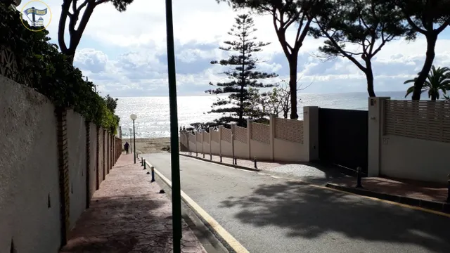 EXCELENTE VILLA PARA REHABILITAR EN CABOPINO — 14