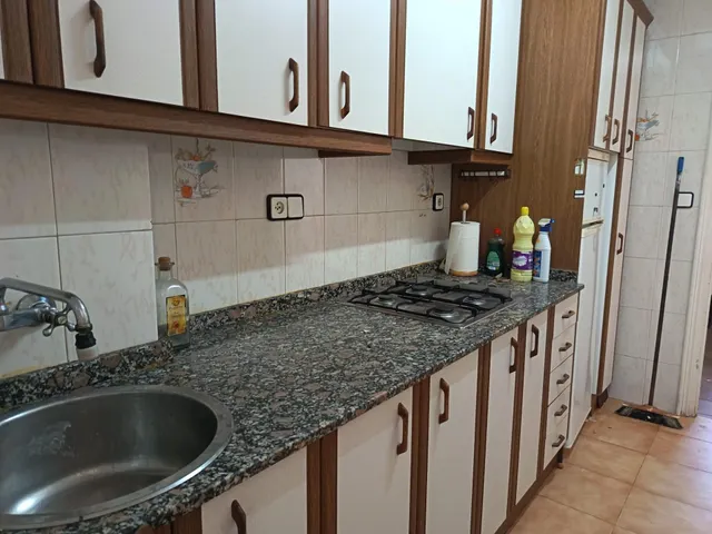 SE VENDE PISO EN MUY BUENA ZONA, A 5 MINUTOS DE LA PLAYA, CON TODOS LOS SERVICIOS A MANO — 10