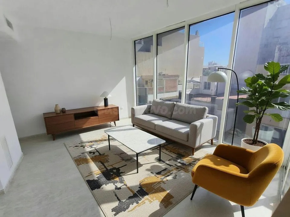 Apartamento a estrenar muy luminoso y bonito balcón