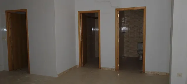 SE VENDE LOCAL CENTRICO , JUNTO TRAFICO Y DIPUTACION — 12