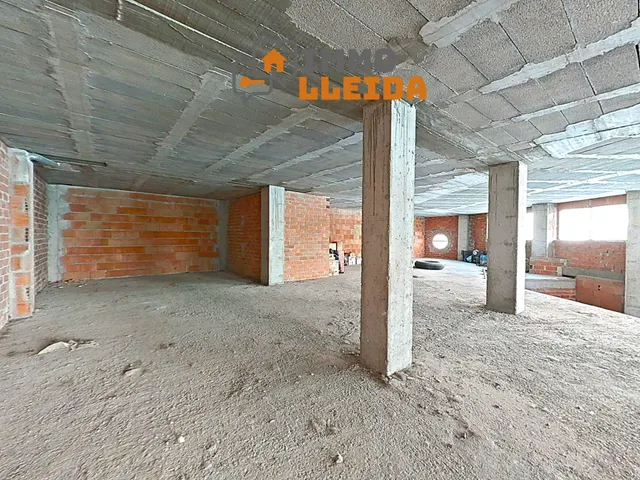 OPORTUNIDAD Local comercial de 2 plantas en Balaguer — 21