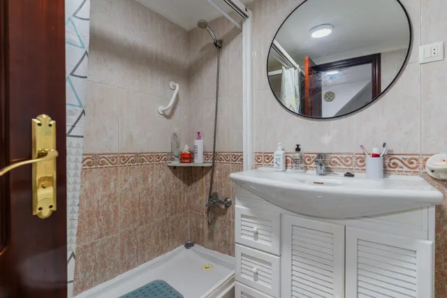 CASA DE DOS PLANTAS EN VENTA — 24