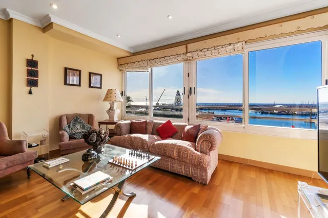 Exclusiva vivienda con vistas al mar y orientación sur