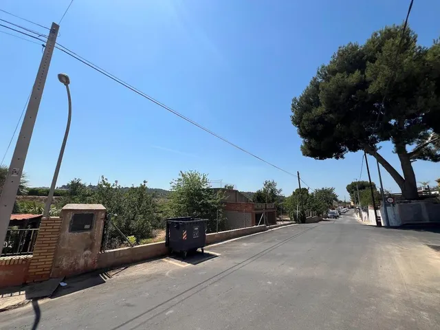 Terreno urbano en Torrent con edificación y frontenis. — 5
