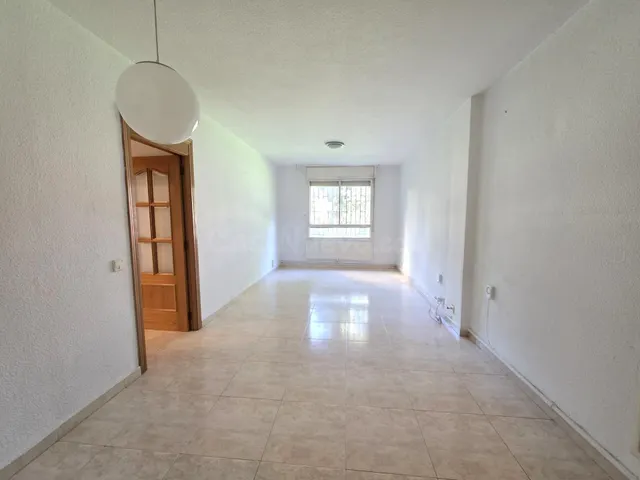 Acogedor Piso en Orcasitas, Madrid - Ideal para Tu Nueva Vid - foto 5
