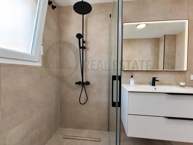Chalet independiente con jardín y amplias terrazas en Lanuza, El Campello. — 17