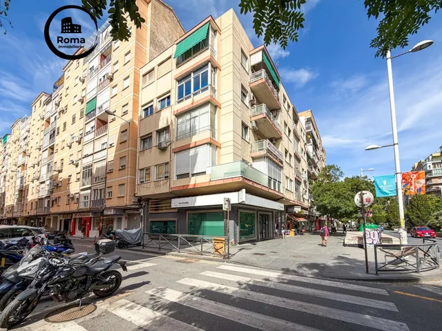 Piso de 3 Dorm. junto al parque Federico Garcia Lorca. — 24