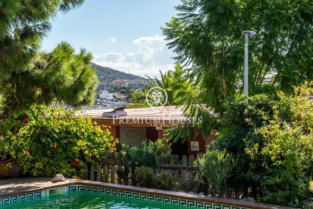 Casa independiente con piscina y jardín en Vallpineda — 41