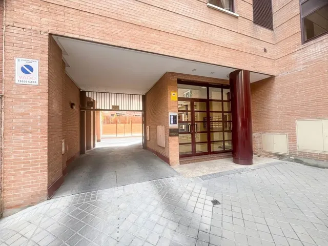 Piso exterior con piscina y muy luminoso en calle Querol,8 — 24