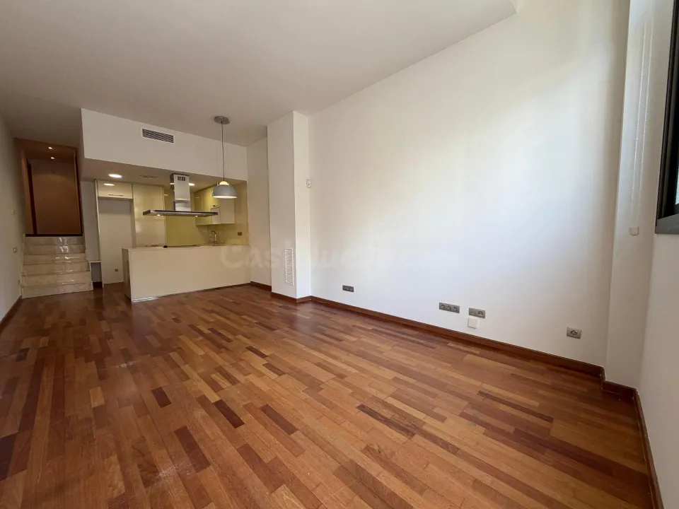 Planta baja con patio privado en Creu Alta, Carrer Canonge Joncar con Carrer Vilacinca – 2 habitaciones, 2 baños y espacio exterior propio