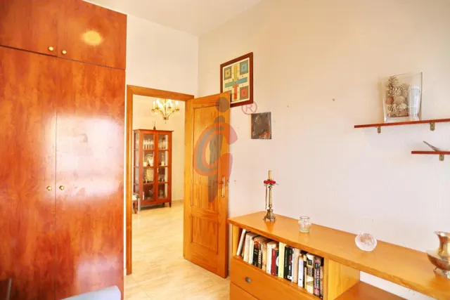 Planta baja en venta en el centro de Guardamar del Segura con gran terraza privada y piscina comunitaria — 25
