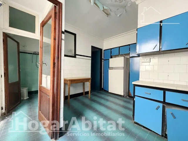 Espaciosa casa con local comercial y garaje en el centro — 29