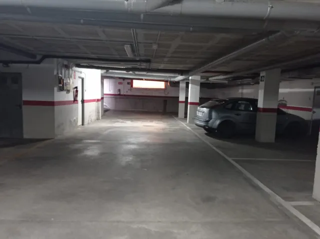 VENTA DE PLAZA DE APARCAMIENTO Y TRASTERO EN ZONA CORTE INGLES!!! — 2