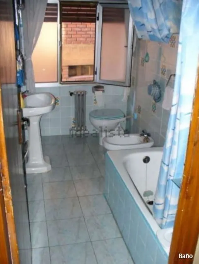 VIVIENDA PARA REFORMAR A SU GUSTO EN EL PASEO CANALEJAS — 11