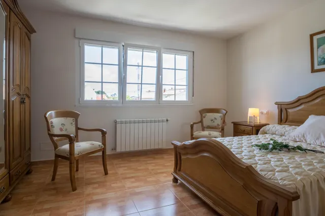 Amplia Casa + otra vivienda + anexo en Venta en Ardemil, Ordes — 40