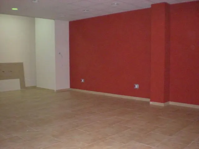 local comercial totalmente nuevo, preparado para instalar cualquier negocio junto a la playa — 5
