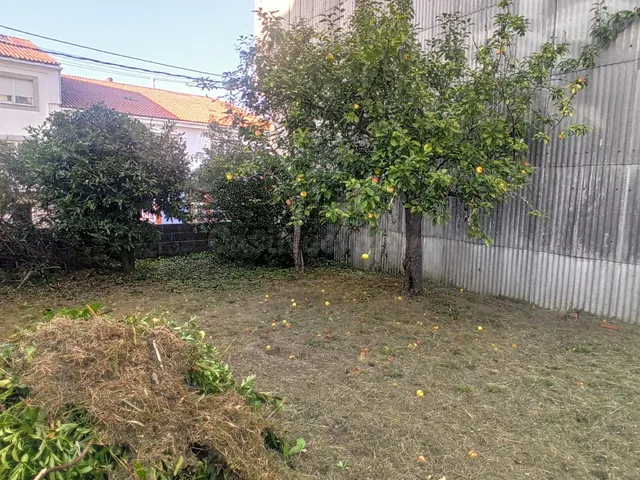 Casa con finca para rehabilitar en solar urbano en Neda - foto 2