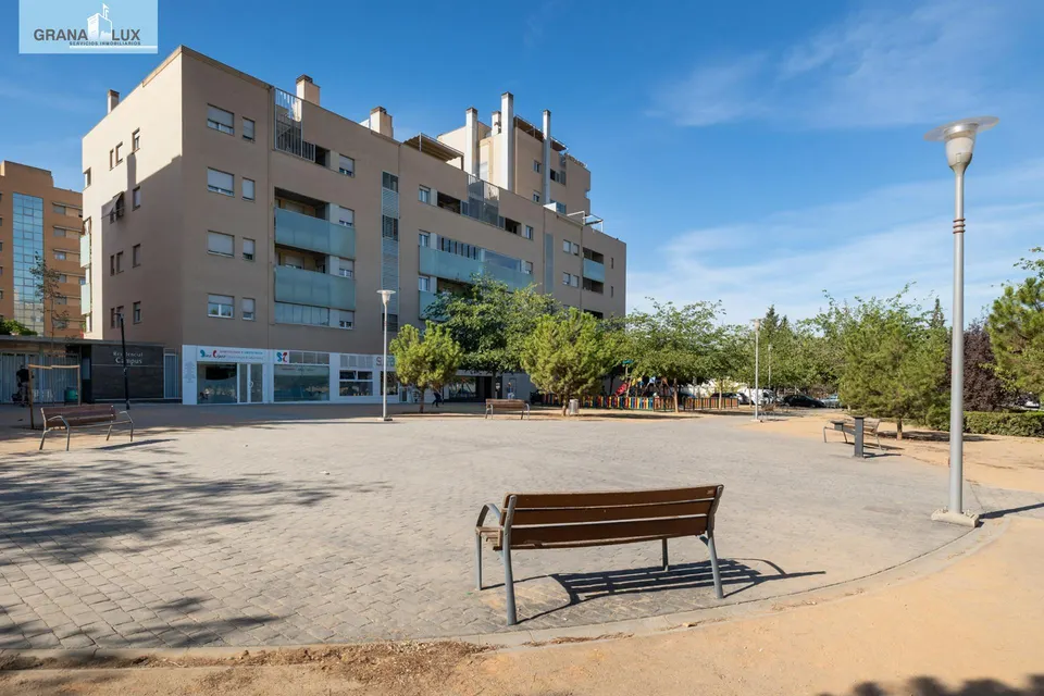 Local comercial en el Campus de la Salud ideal para inversión.