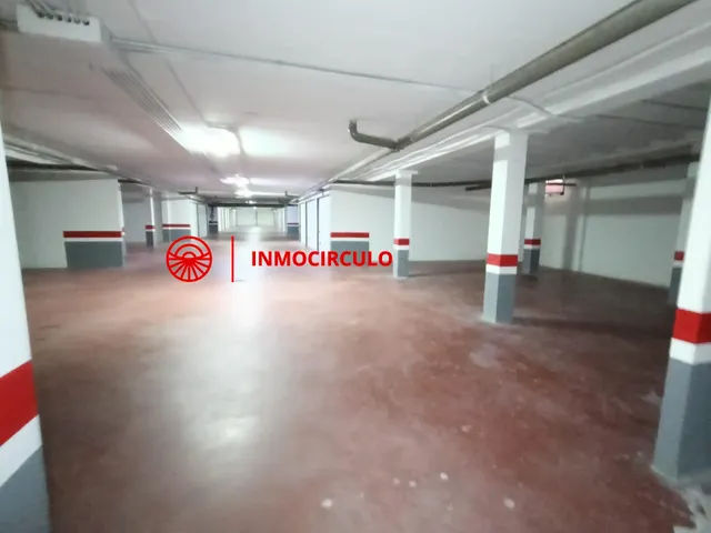 Exclusivo Chalet Pareado Junto al HUBU: Tu Oasis Urbano en Burgos — 30