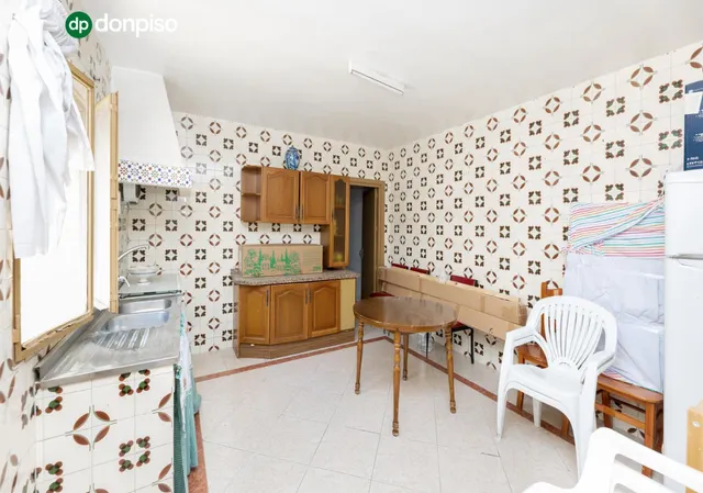 ¡CASA EN UNA SOLA PLANTA, CREA TU VIVIENDA IDEAL EN ALBOLOTE! Casa en una sola planta con patio, garaje y un gran potencial. — 7