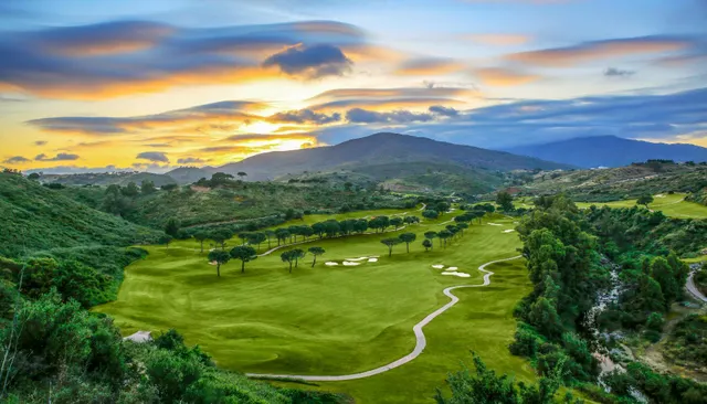 Un nuevo proyecto en La Cala Resort compuesto por 26 amplios adosados en primera línea de golf con vistas panorámicas sobre el residencial y el valle de Mijas. — 42