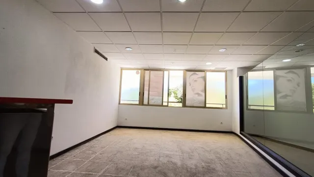 Amplio Local Comercial en Elche - Ideal para Centro Estético o Deportivo — 3
