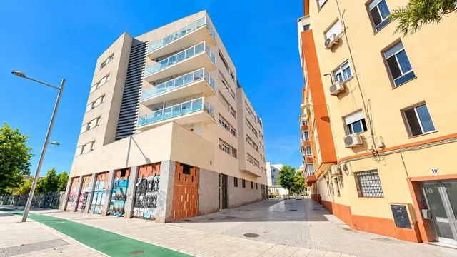 GRAN PISO CON ASCENSOR EN LA BARRIADA ESPAÑA, AVENIDA SANIDAD PUBLICA. — 22