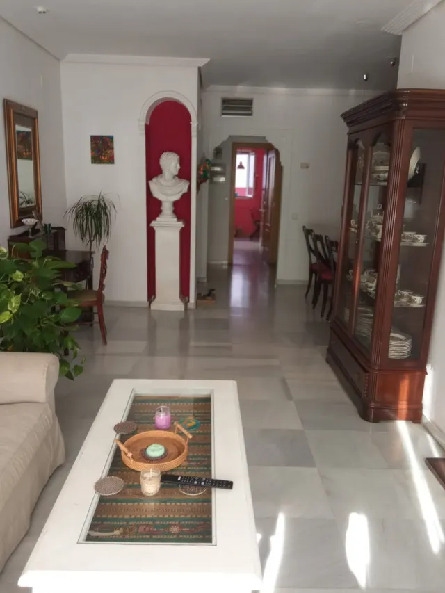 Magnifico piso de 4 habitaciones,  salón, cocina ,2 baños, garaje y trastero. — 3