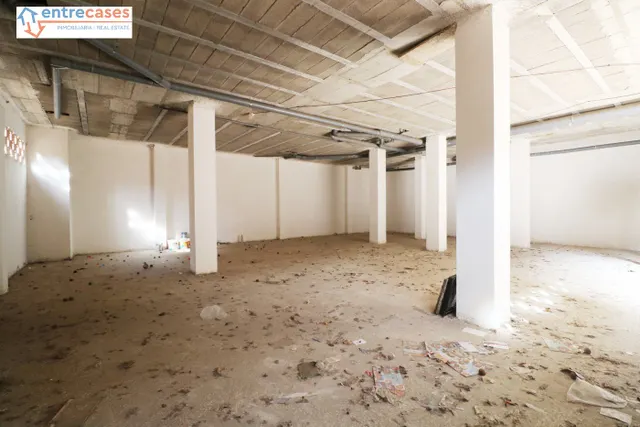 LOCAL COMERCIAL DIÁFANO A 200 METROS DE LA PLAYA — 2