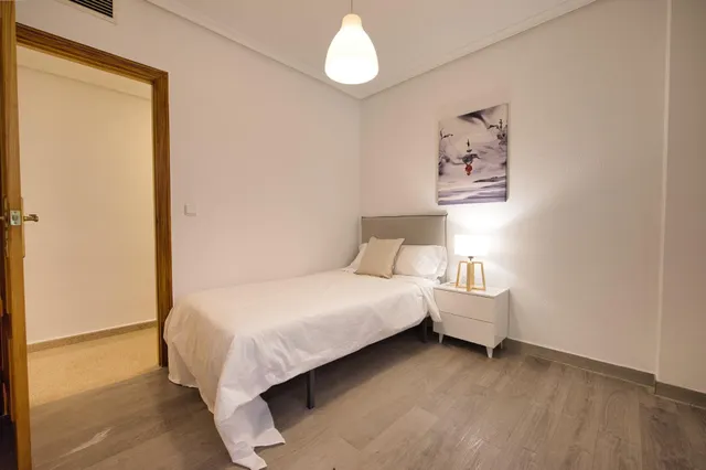LISTO PARA ENTRAR A VIVIR  ¡TU NUEVO HOGAR TE ESPERA EN REYES CATÓLICOS! PISO 3 DORMITORIOS — 9