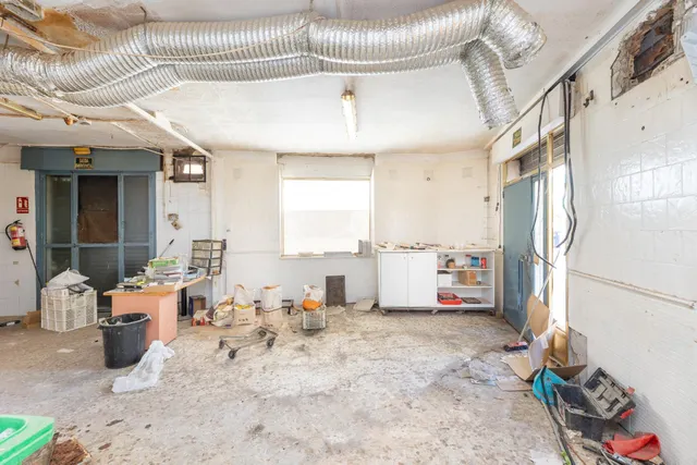 Local + vivienda en Avda. Cadiz — 38