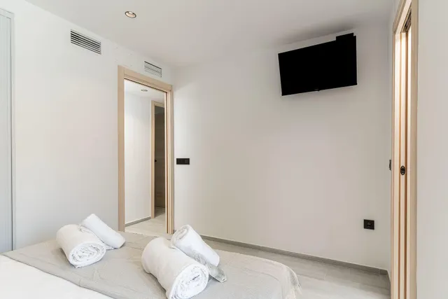Exclusivo Piso Totalmente Reformado con Terraza en el Centro de Estepona — 20