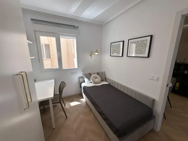 Apartamento céntrico, luminoso, y elegantemente reformado (1.ª planta). Balcón con orientación este, piscina comunitaria y a solo 800 m de Playa del Cura. — 20