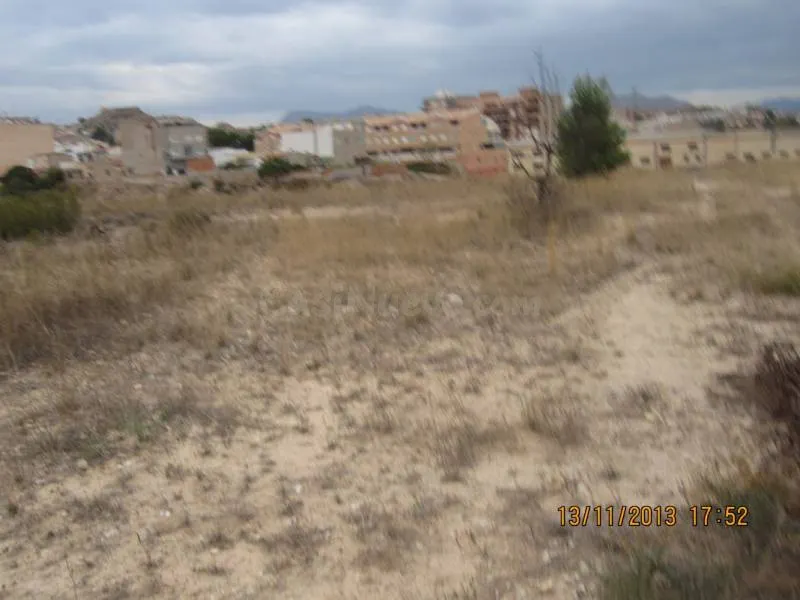 32000 metros en la zona del colegio cañis de monovar