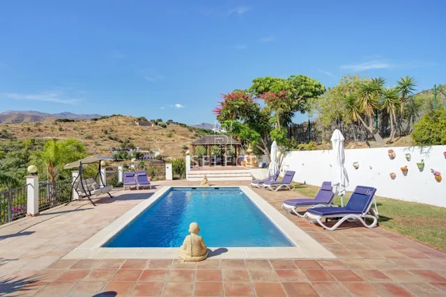 GRAN FINCA CON VISTAS AL MAR , LA HERRADURA - foto 4