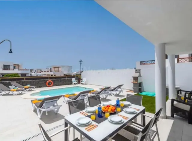 Villa de ensueño con vistas al mar en el residencial Varader