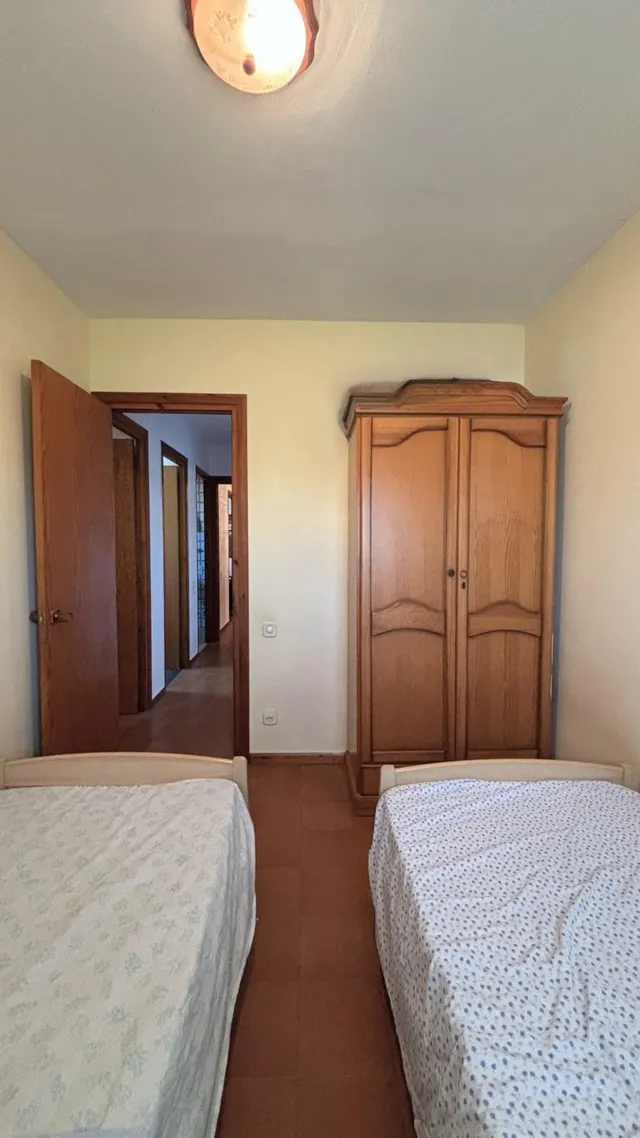 Piso de 4 habitaciones con garaje privado, dos balcones y vistas despejadas en el centro de Deltebre — 33