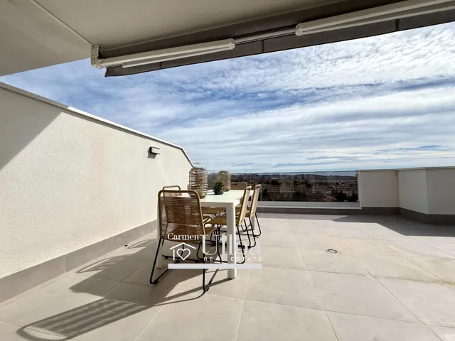ESPACIOS EXTERIORES Y LUZ NATURAL EN UNA VIVIENDA DE OBRA NU