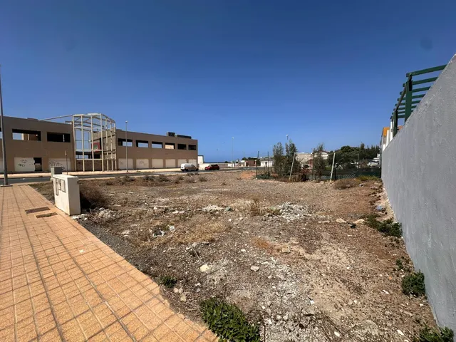 SOLAR URBANO EN EL CASTILLO DEL ROMERAL — 9