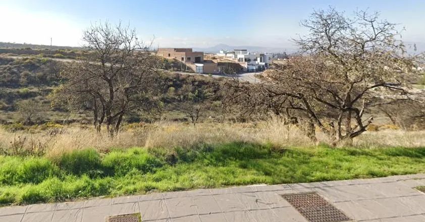 Suelo urbano en la Zubia, calle Gredos