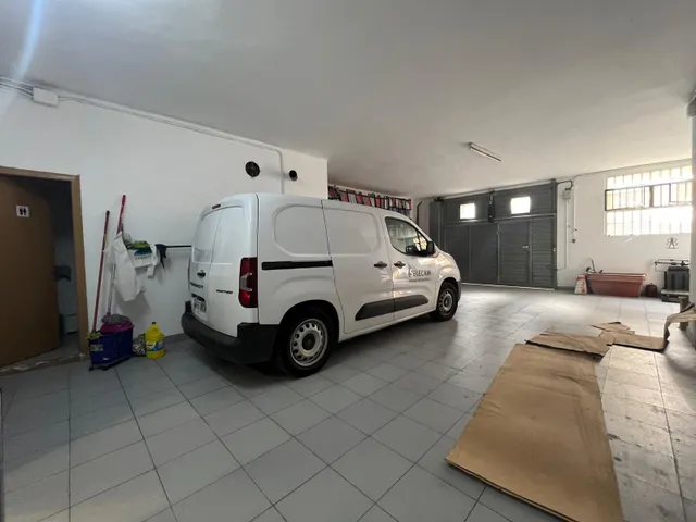 Local apto para diversos usos, garaje, almacén, comercio, cerca del Passeig Verdaguer por 79.000 Eur — 19