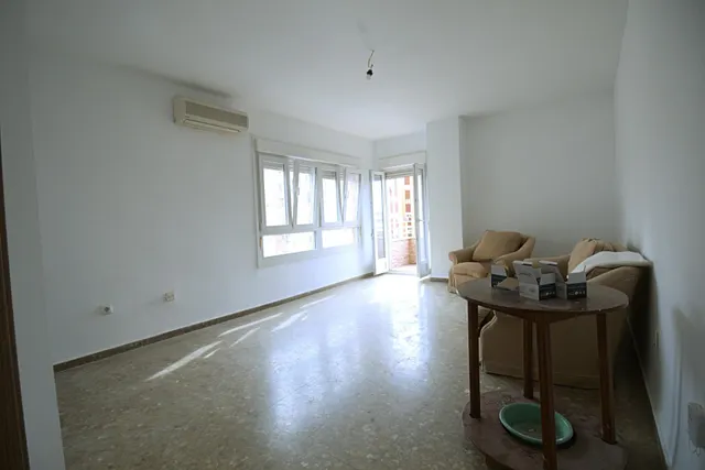 VIVIENDA DE 3 DORMITORIOS Y DOS BAÑOS EN EL CENTRO DE BADAJO - foto 2