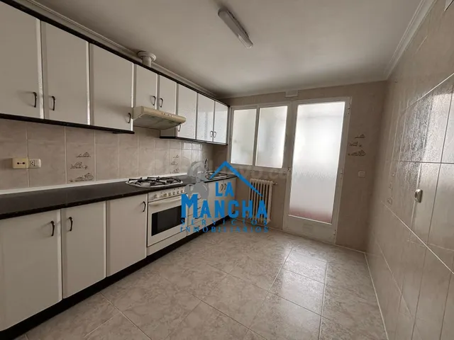 *225.000€* INMOBILIARIA LA MANCHA VENDE PISO ZONA INDUSTRIA  - foto 3