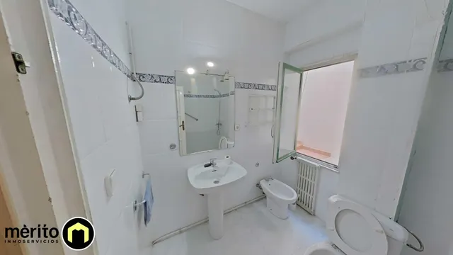 Piso para reformar en el centro de Alicante. — 17