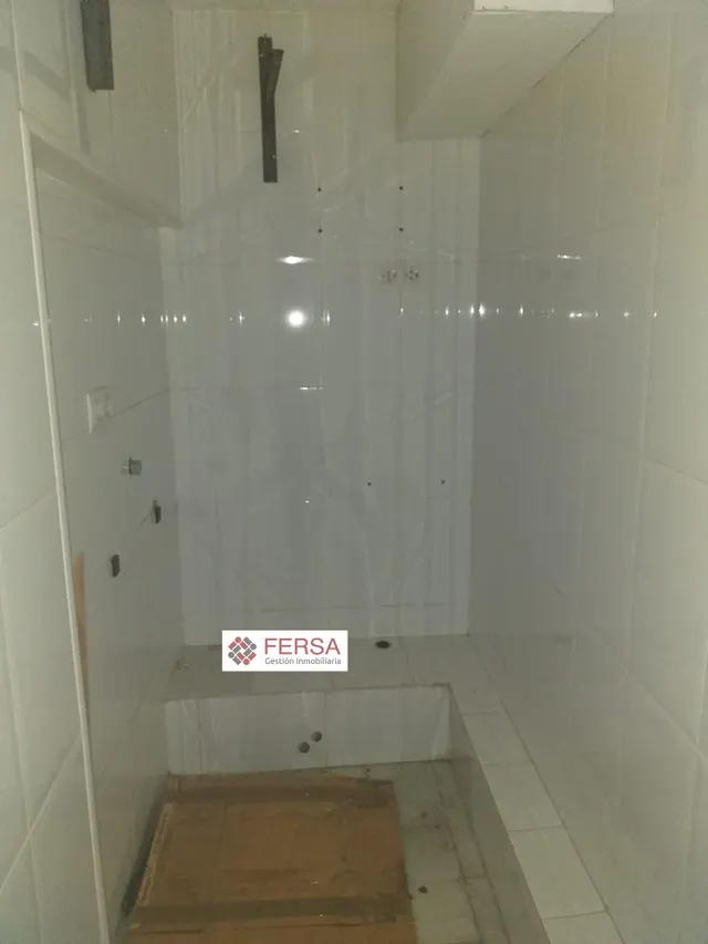 SE VENDEN TRES LOCALES COMERCIALES EN PLENO CENTRO. — 15