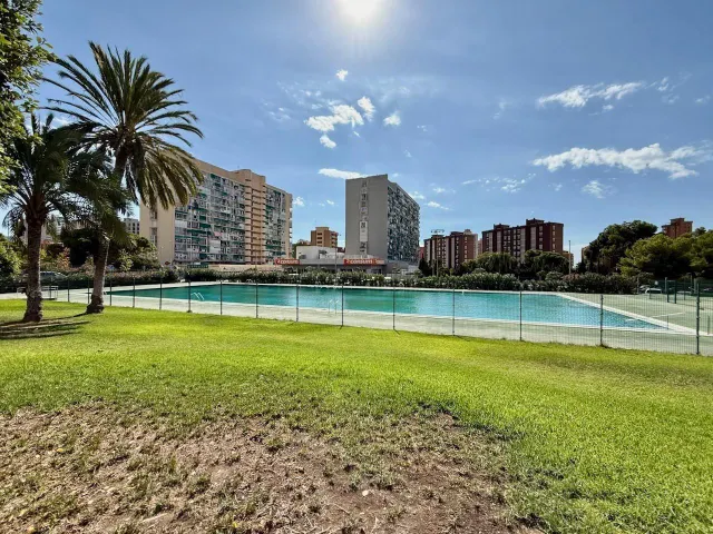 Piso reformado de 1 dormitorio en el edificio playmon f, con piscina y vistas despejadas en Benidorm — 25