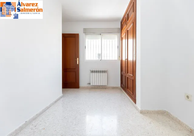 Vive en el corazón de Armilla: 4 dormitorios, patio, terraza y garaje — 17