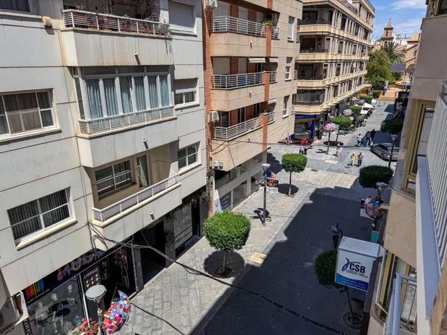 AMPLIO PISO EN PLENO CENTRO DE TORREVIEJA – CON VISTAS PARCIALES AL MAR — 18