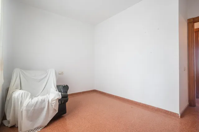 Almeria - cruz de caravaca: amplio triplex - 6 habitaciones + 3 baños + 1 aseo + garaje amplio + 2 salones + 2 cocinas + solarium — 44